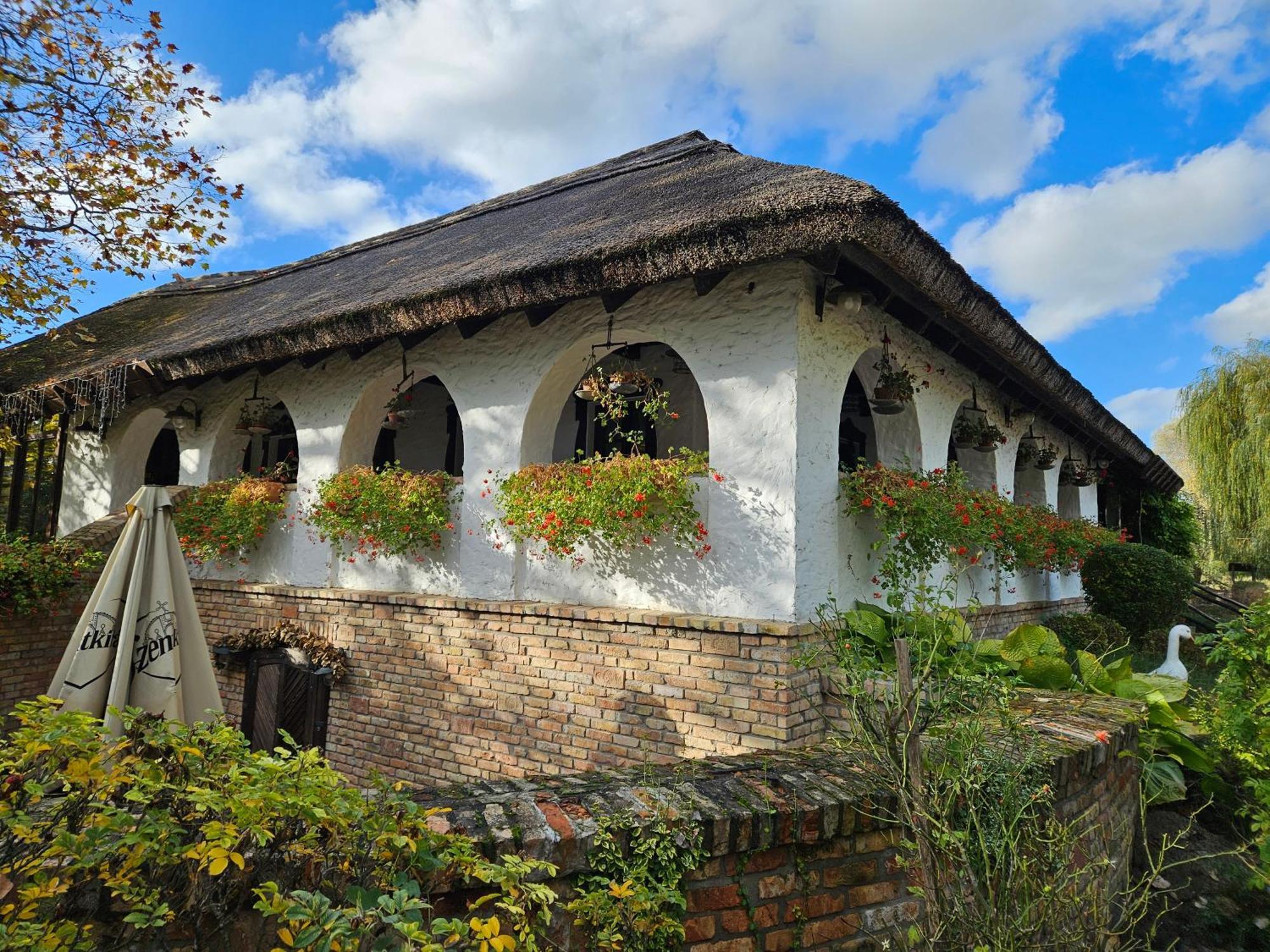 Sari Udvar Dunakiliti Zewnętrze zdjęcie